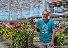 Jan Varekamp van Huyskweker Vers van Voorne had tot zijn volle tevredenheid zijn kas goed vol met planten staan. 'Stapje voor stapje' groeit het bedrijf